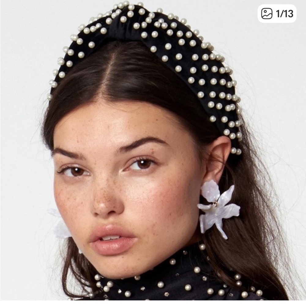 Lele Sadoughi Black Velvet and Pearls Headband